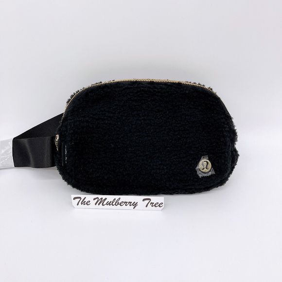 LULULEMON Everywhere Belt Bag 1L Black Fleece Gold LU9B18S NWT - Picture 1 of 9